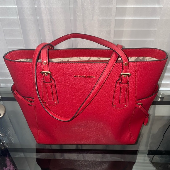 Michael Kors Red Tote Bag - Picture 4 of 15